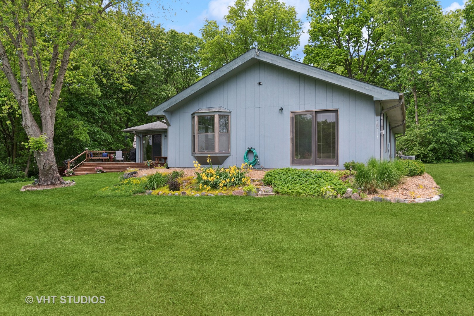 62 Foxhurst Lane Newark, IL 60541 - Photo 32 of 36 a front view of house with a garden
