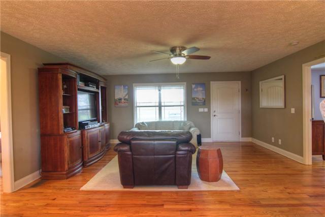 226 Crescent Road Murfreesboro, TN 37128 - Photo 4 of 12 This home is immaculately clean and well maintained.
