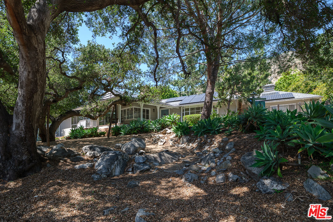 1955 Windover Road Pasadena, CA 91107 - Photo 8 of 62