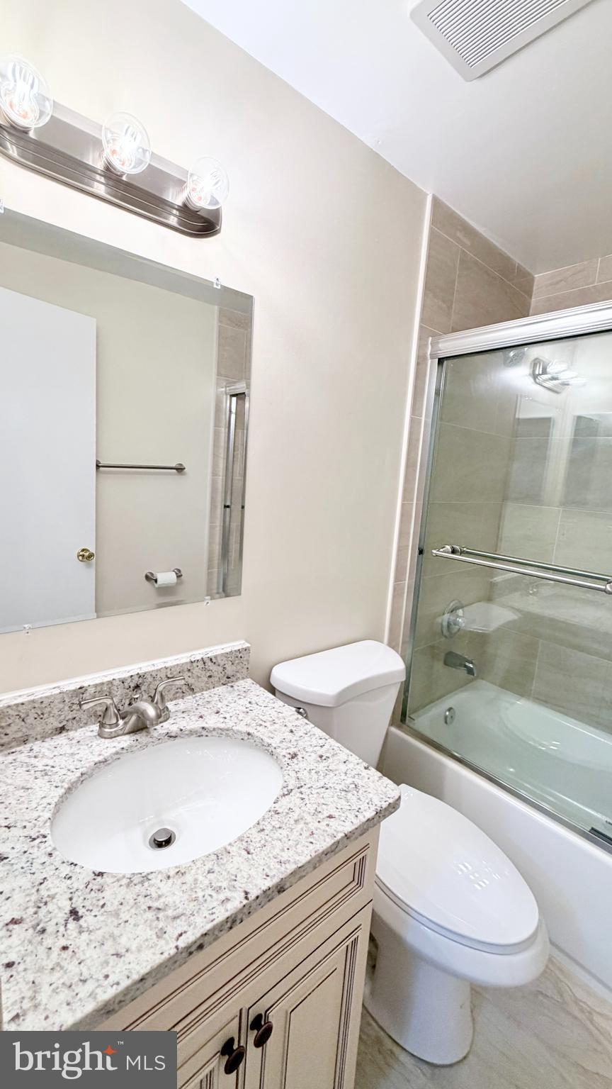 122 Sharpstead Lane Gaithersburg, MD 20878 - Photo 18 of 43 a bathroom with a granite countertop sink toilet and shower