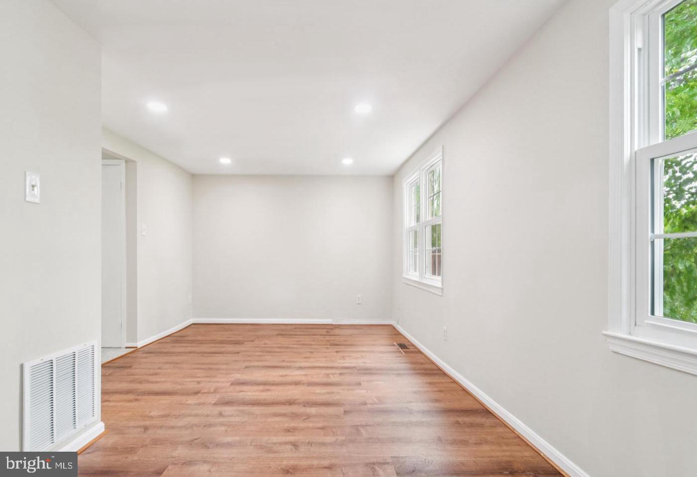 122 Sharpstead Lane Gaithersburg, MD 20878 - Photo 20 of 43 a view of empty room with wooden floor and fan