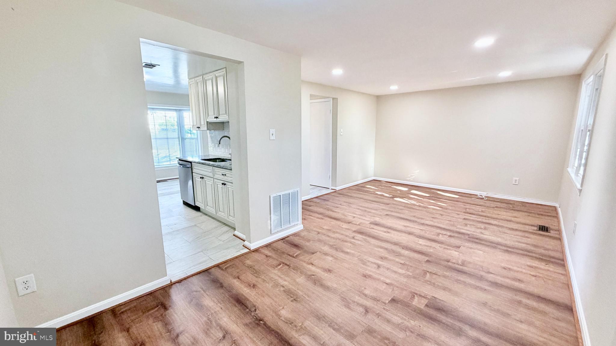 122 Sharpstead Lane Gaithersburg, MD 20878 - Photo 8 of 43 a view of kitchen with wooden floor