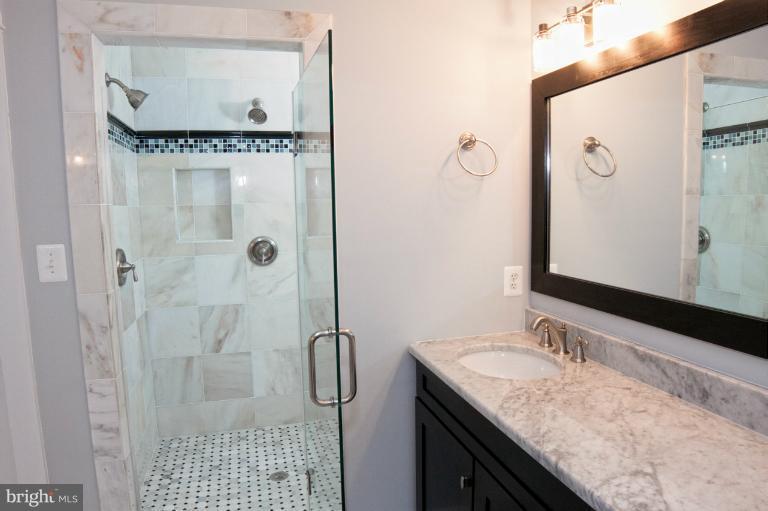 4304 37th Road North Arlington, VA 22207 - Photo 13 of 30 Bath (Master)