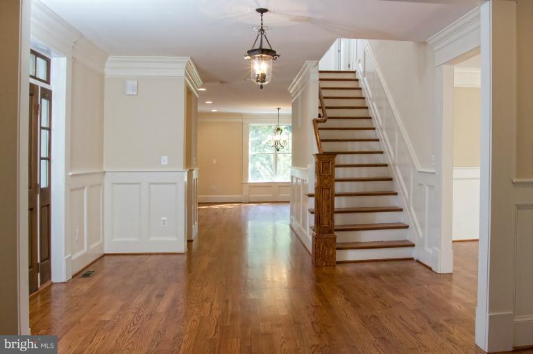 4304 37th Road North Arlington, VA 22207 - Photo 17 of 30 Foyer