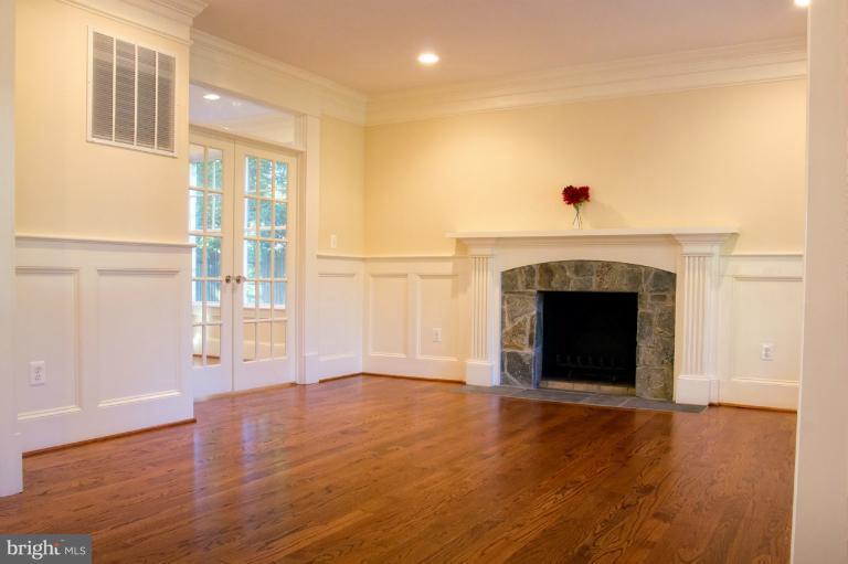 4304 37th Road North Arlington, VA 22207 - Photo 19 of 30 Living Room