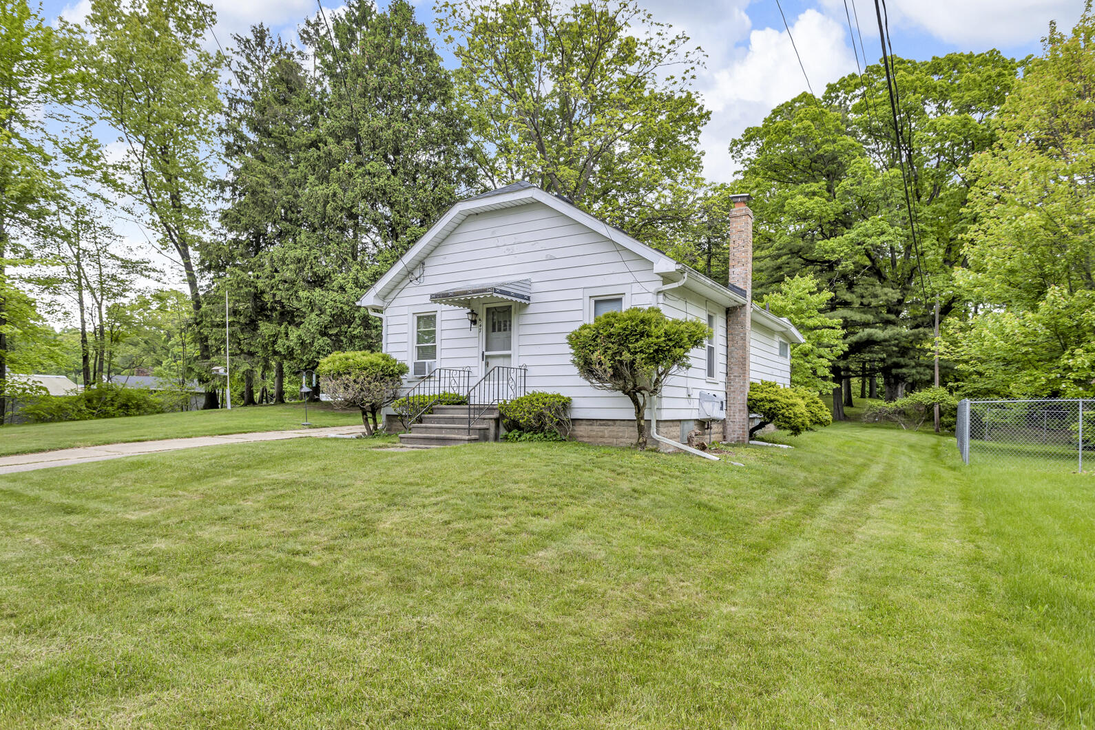 547 Pershing Avenue Jackson, MI 49203 - Photo 4 of 29 0N0A6568