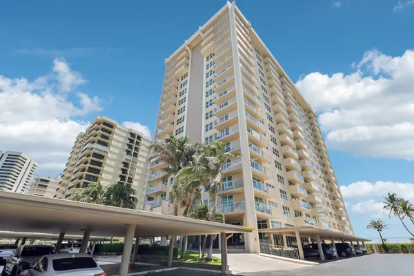 $3,400 | 5440 North Ocean Drive, Unit 705, Singer Island, FL 33404