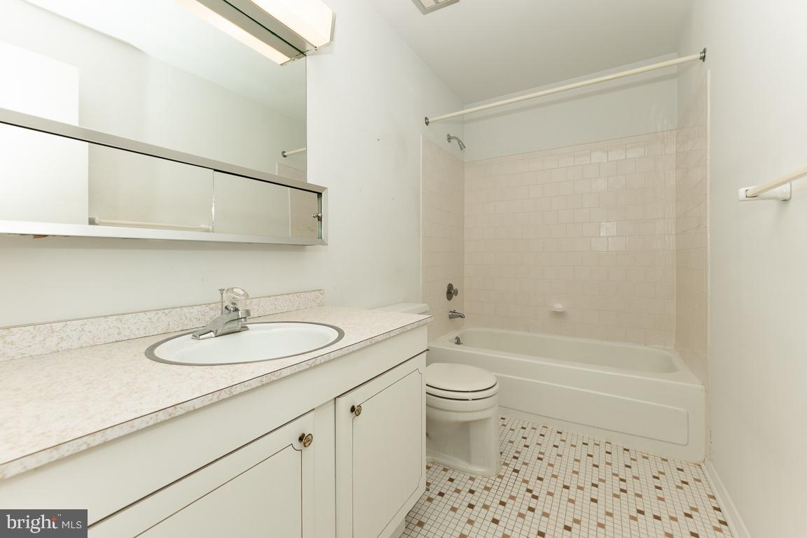 3902 Klausmier Road Nottingham, MD 21236 - Photo 16 of 25 Main bath