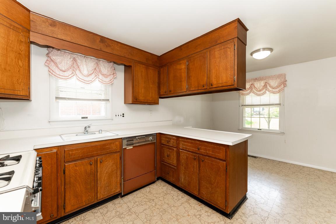 3902 Klausmier Road Nottingham, MD 21236 - Photo 7 of 25 eat-in Kitchen