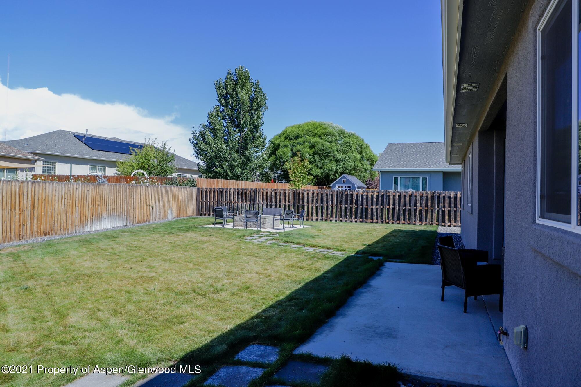 986 East 17th Street Rifle, CO 81650 - Photo 35 of 38 a view of a garden from a balcony