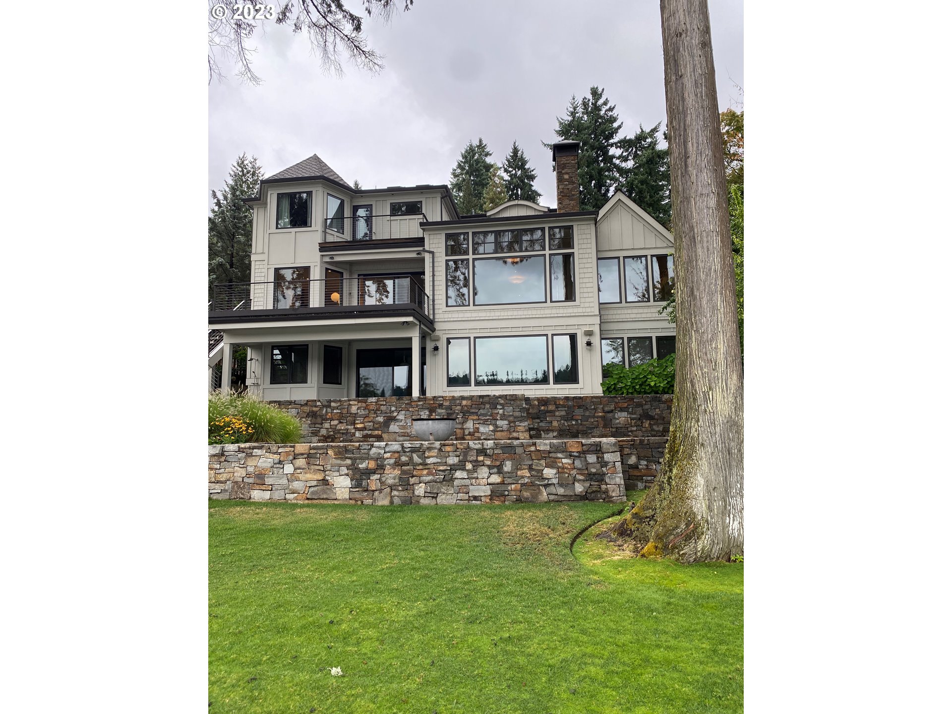 1653 Lake Front Road Lake Oswego, OR 97034 - Photo 1 of 12 Gallery Image 1