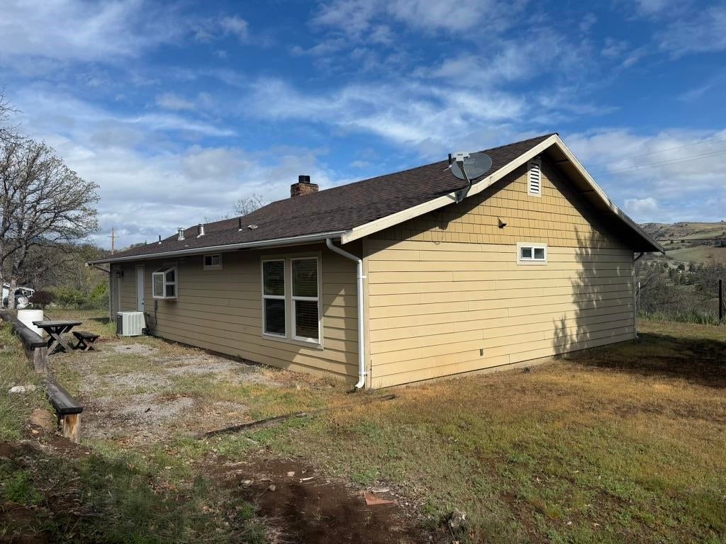 14409 Ager Road Hornbrook, CA 96044 - Photo 14 of 19 Gallery Image 14