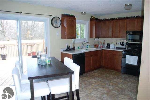 1216 Walton Road Mount Pleasant, MI 48858 - Photo 9 of 34 1779572-8.JPG