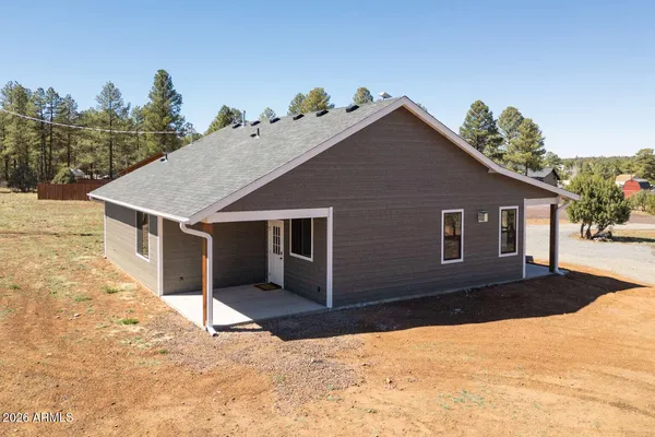 $429,000 | 2722 Church Lane, Overgaard, AZ 85933