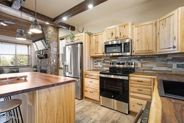 $429,000 | 2722 Church Lane, Overgaard, AZ 85933