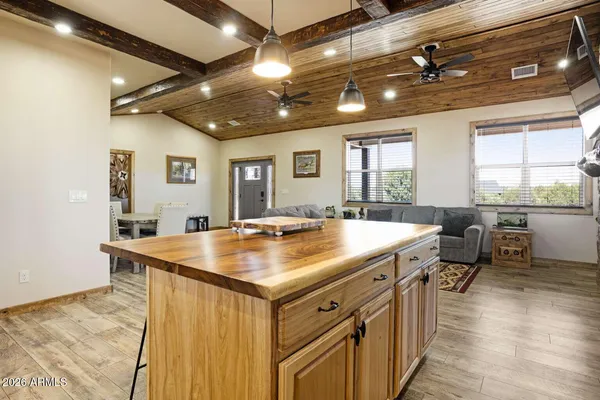 $429,000 | 2722 Church Lane, Overgaard, AZ 85933