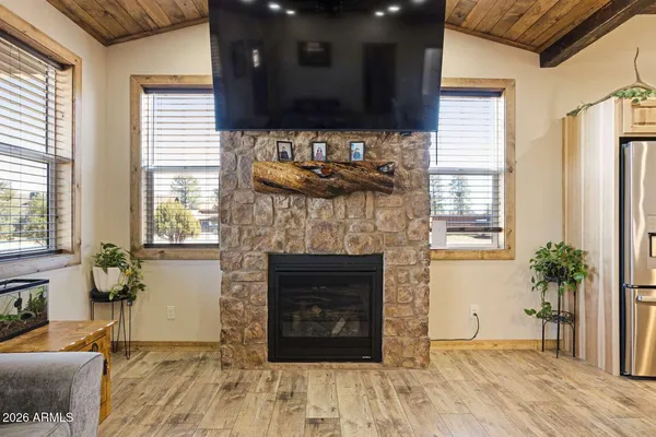 $429,000 | 2722 Church Lane, Overgaard, AZ 85933