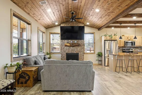 $429,000 | 2722 Church Lane, Overgaard, AZ 85933
