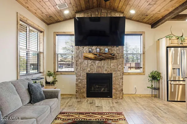 $429,000 | 2722 Church Lane, Overgaard, AZ 85933