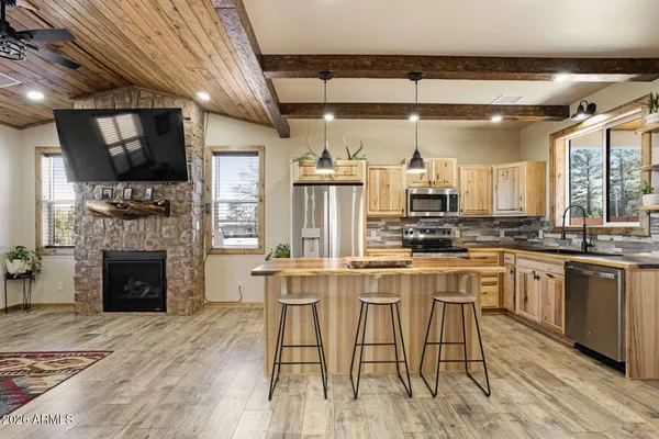 $429,000 | 2722 Church Lane, Overgaard, AZ 85933