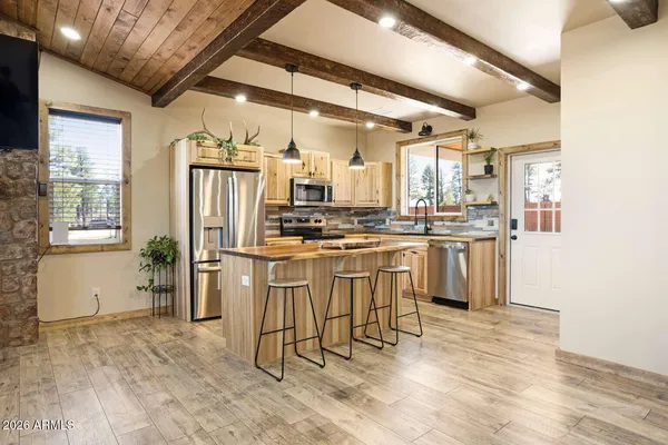 $429,000 | 2722 Church Lane, Overgaard, AZ 85933