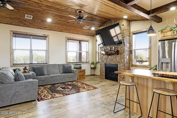 $429,000 | 2722 Church Lane, Overgaard, AZ 85933