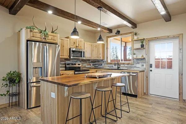 $429,000 | 2722 Church Lane, Overgaard, AZ 85933
