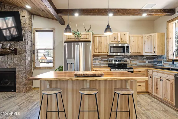 $429,000 | 2722 Church Lane, Overgaard, AZ 85933