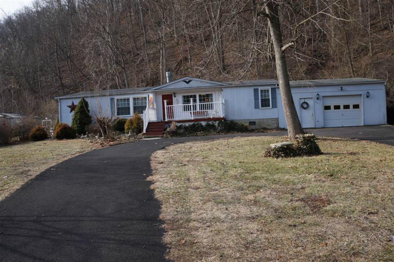 587 Brake Road Elliston, VA 24087 - Photo 2 of 23 Break Road1