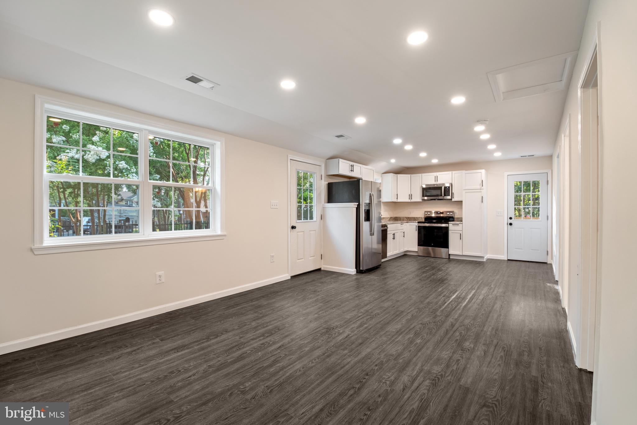 2921 Weisman Road Silver Spring, MD 20902 - Photo 3 of 34 Living Room