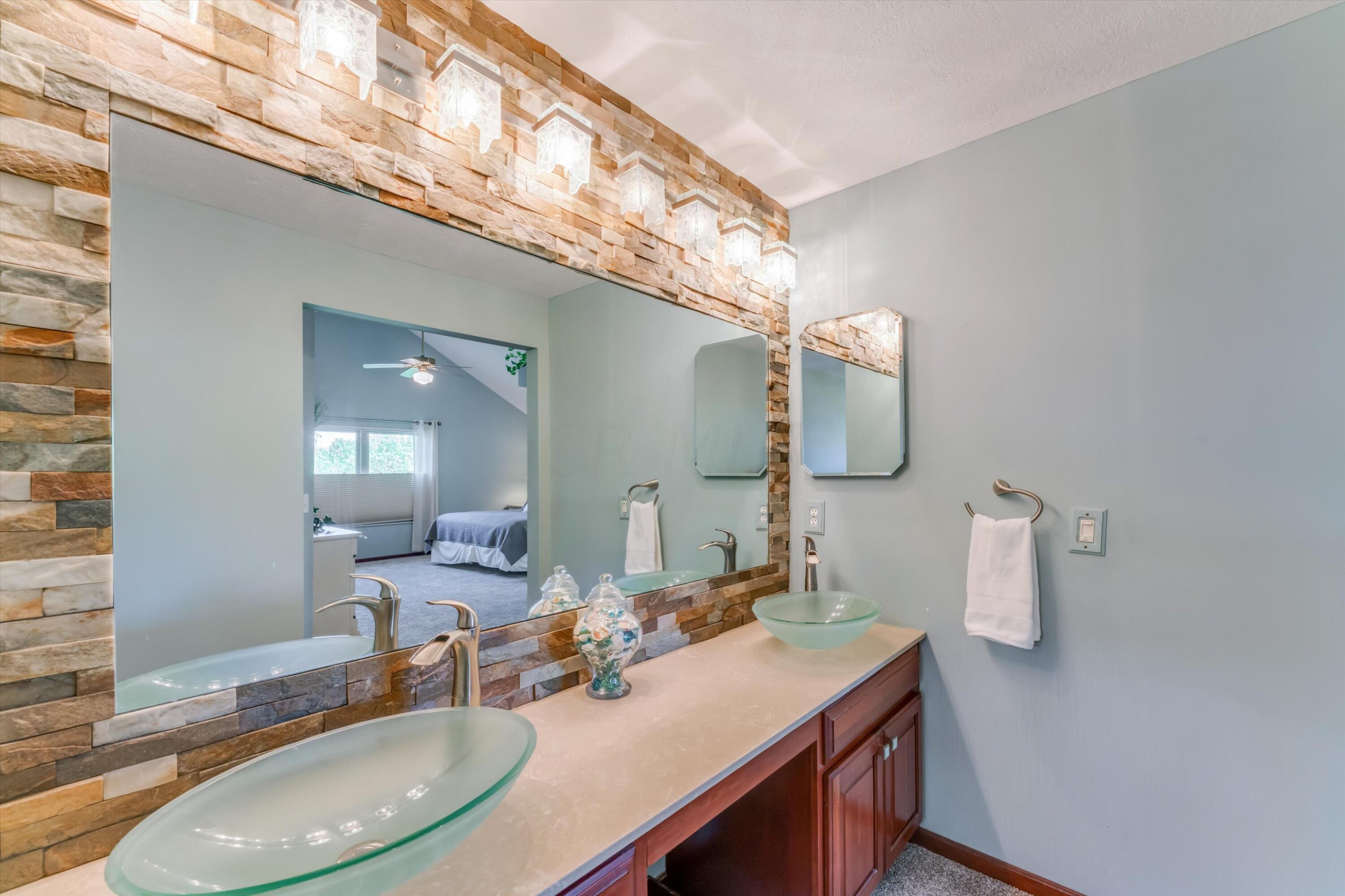 358 Beecher Road Columbus, OH 43230 - Photo 23 of 39 S_Gahanna_358BeecherRoad_Owners_Suite_Ba