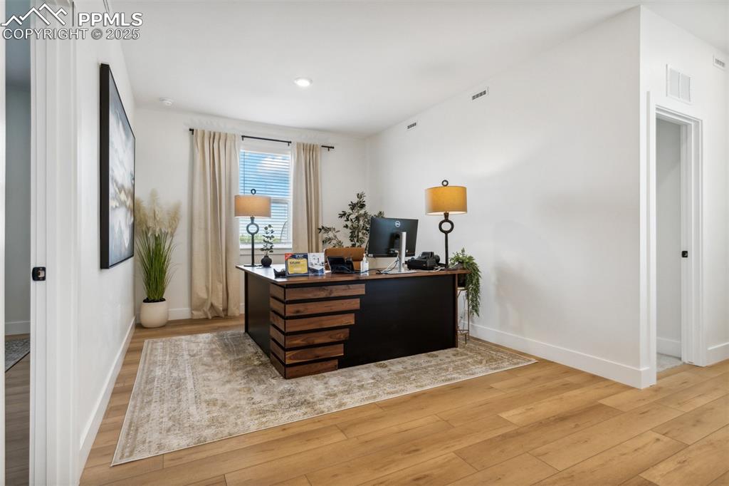 42973 Colonial Trail Elizabeth, CO 80107 - Photo 4 of 10 a living room with furniture