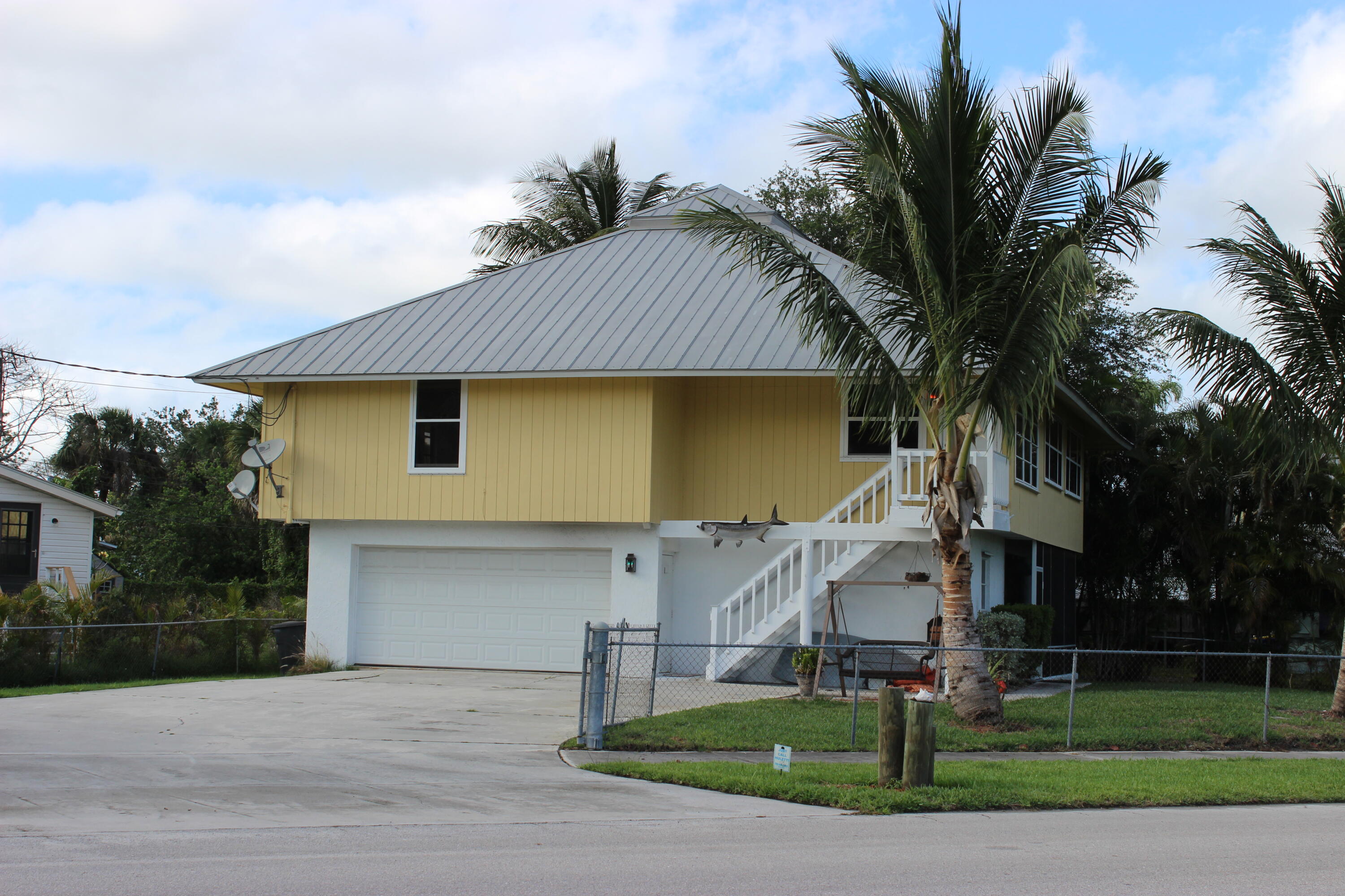 4253 Southeast Seaward Street, Unit 2 Stuart, FL 34997 - Photo 2 of 17 IMG_9464