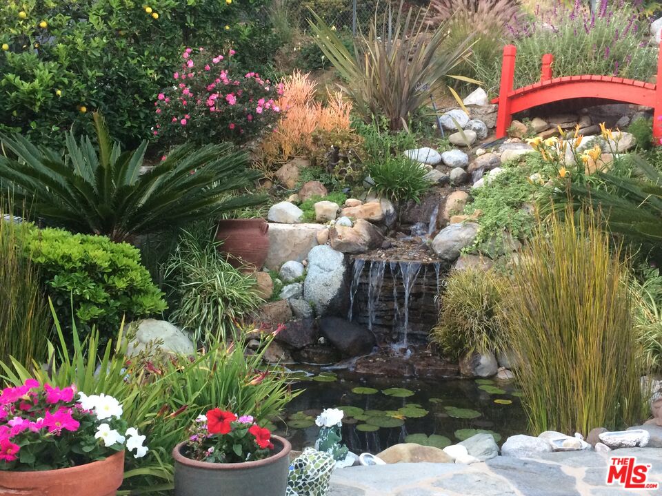 20325 Seaboard Road Malibu, CA 90265 - Photo 3 of 10 a picture of flowers