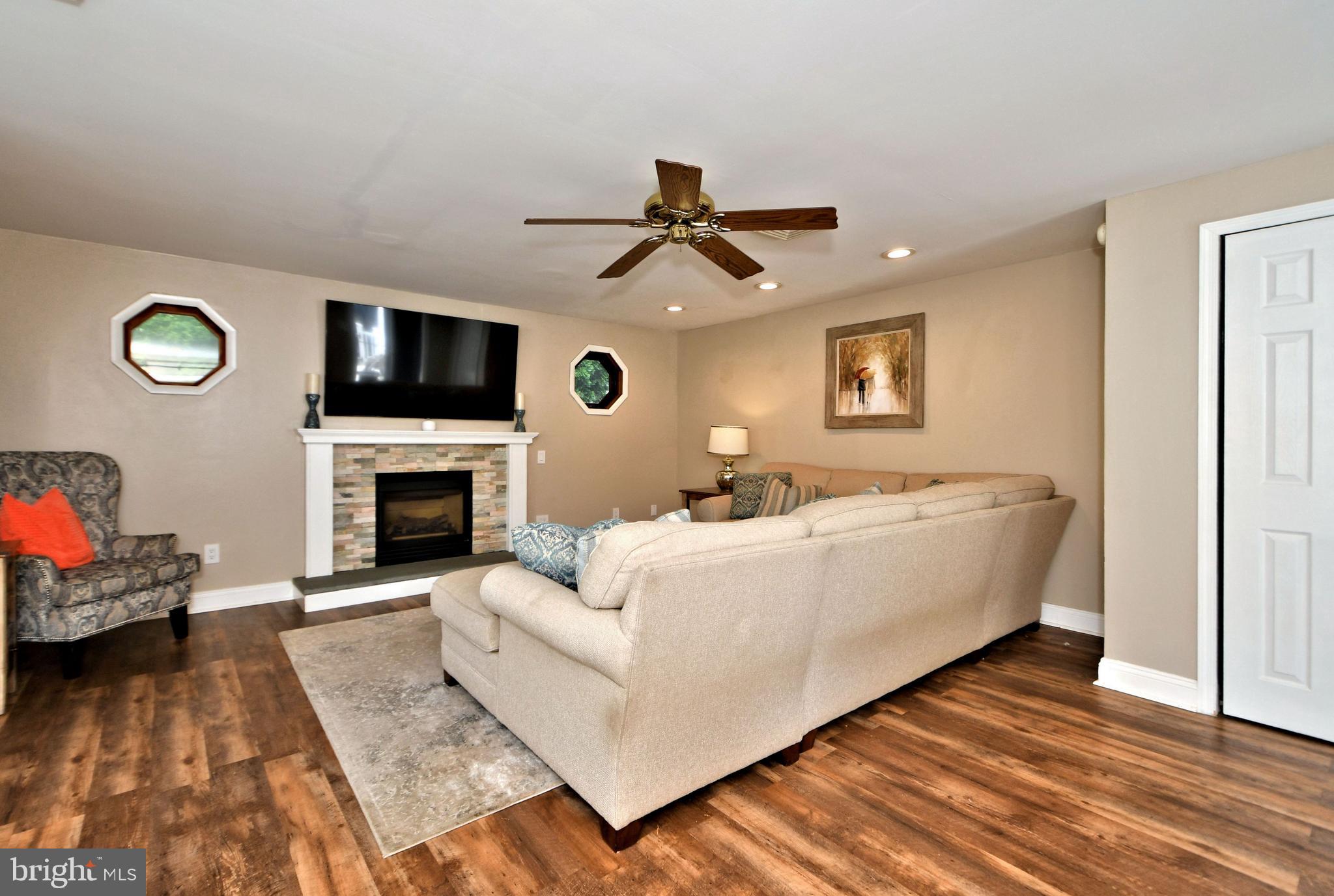 1900 Scott Road Oreland, PA 19075 - Photo 15 of 46 Family room
