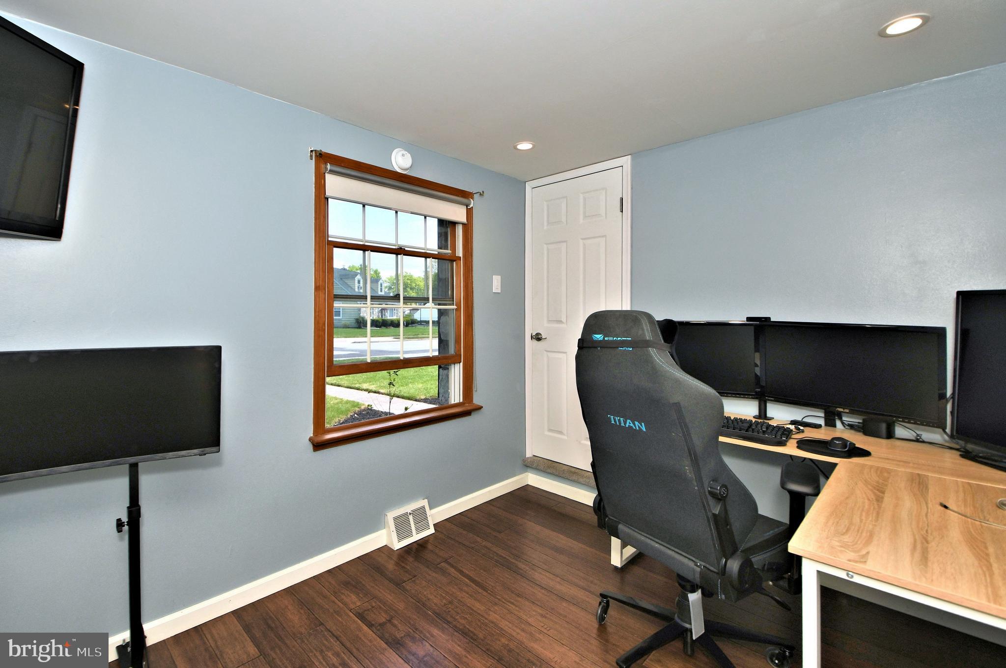 1900 Scott Road Oreland, PA 19075 - Photo 25 of 46 First floor office
