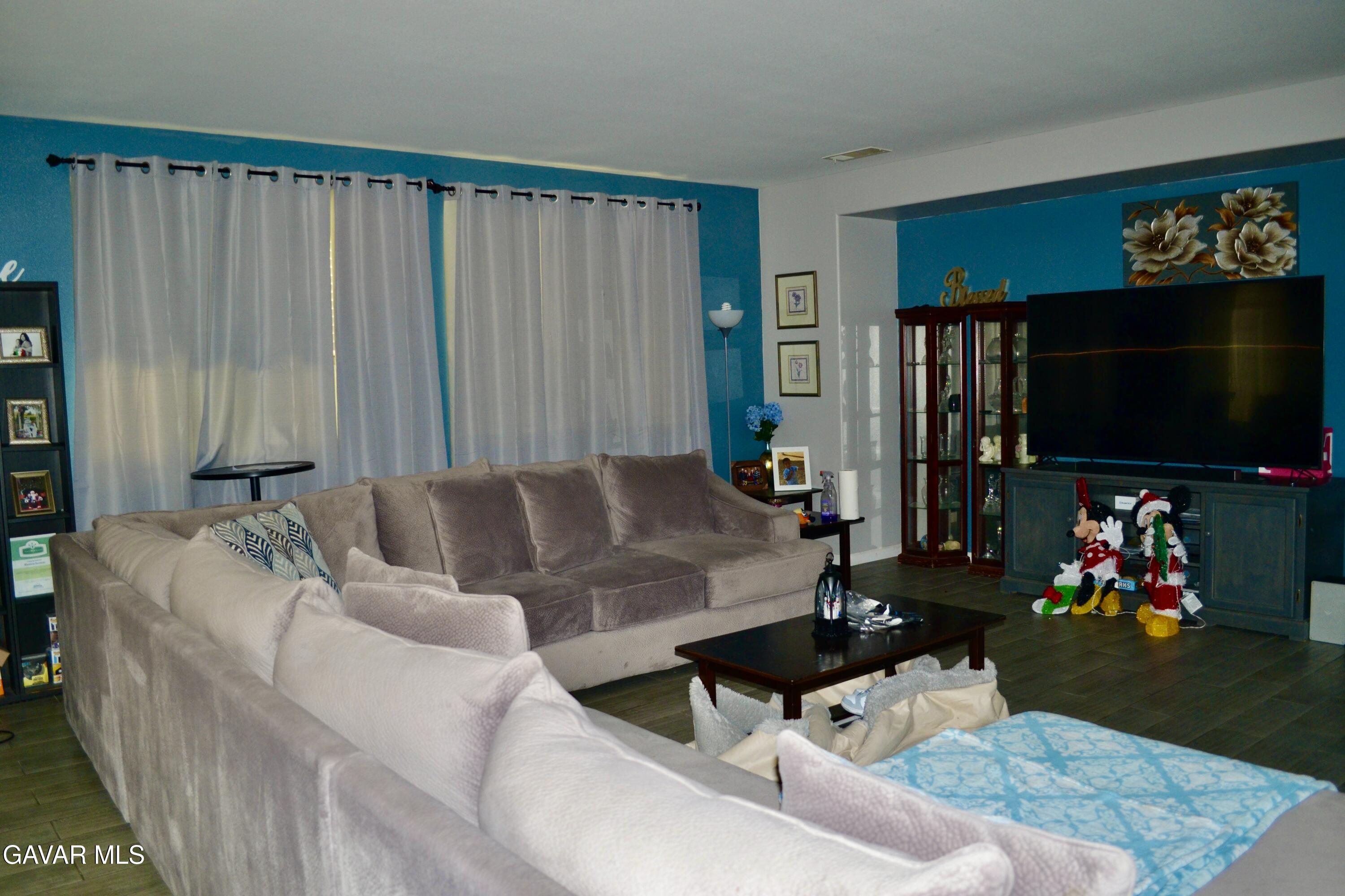 5212 Riley Court Palmdale, CA 93552 - Photo 12 of 62 CB942E92-3253-4C4E-BA9A-DAF999FE7E75_1_2