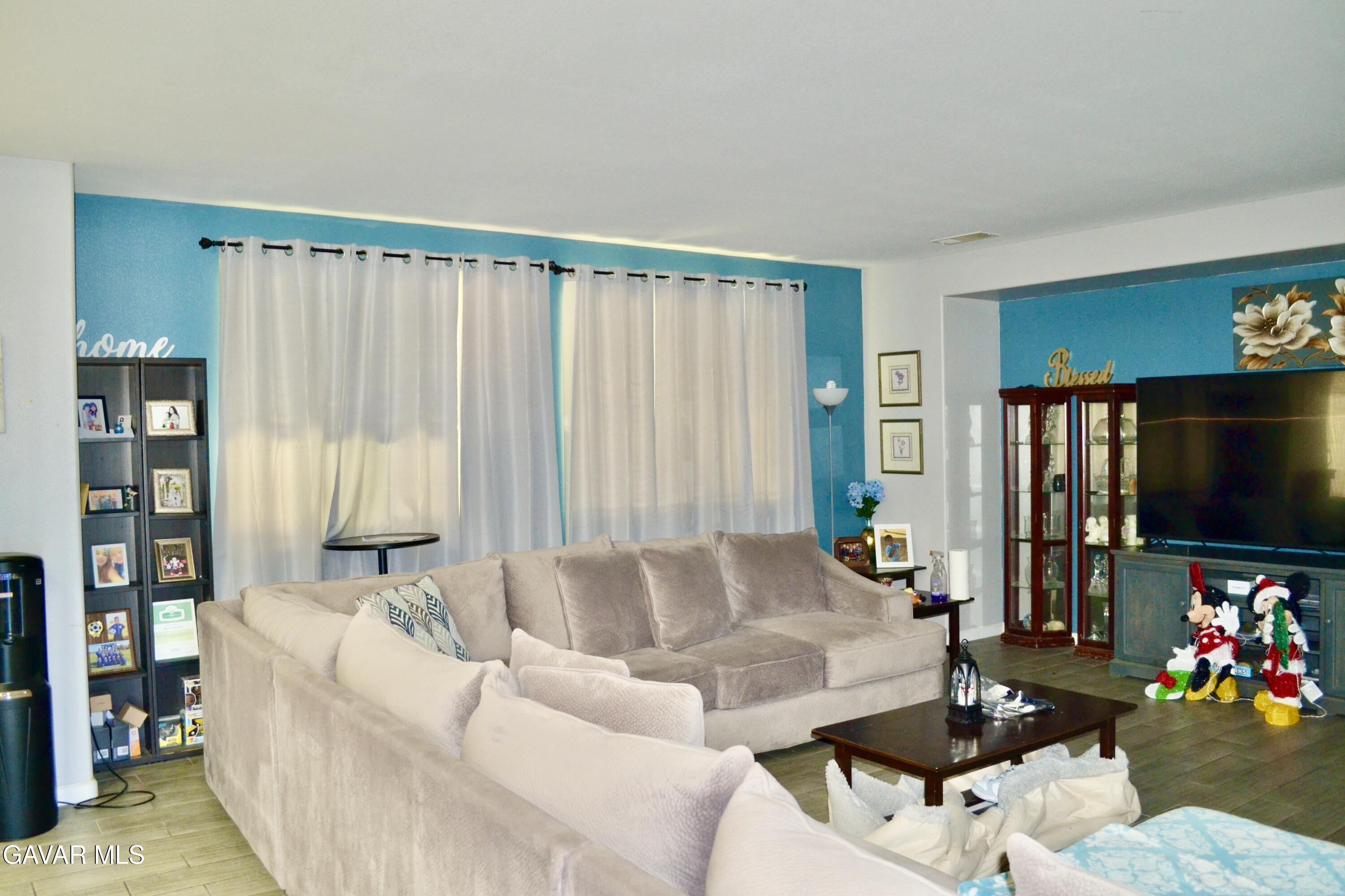 5212 Riley Court Palmdale, CA 93552 - Photo 13 of 62 FCD9EF1C-B3C9-4215-A6B9-6E41D2A23ABC_1_2