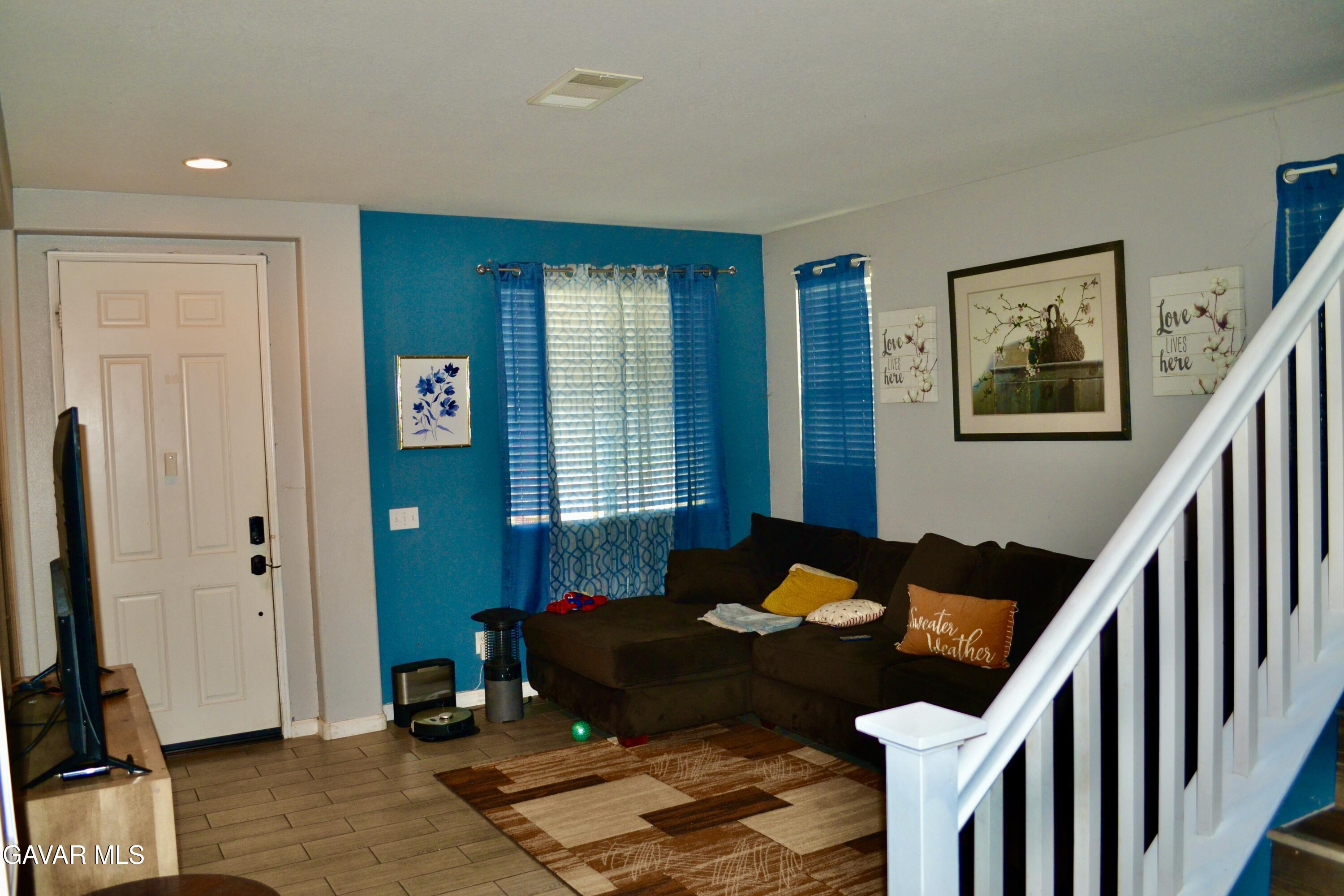 5212 Riley Court Palmdale, CA 93552 - Photo 10 of 62 89F0CE02-BDF3-4405-B05E-240AA3277DB2_1_2