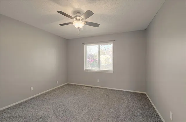 $250,000 | 8605 West 83rd Street, Overland Park, KS 66204