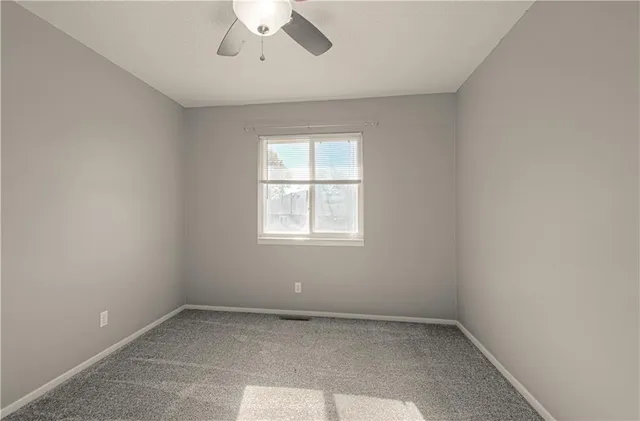 $250,000 | 8605 West 83rd Street, Overland Park, KS 66204