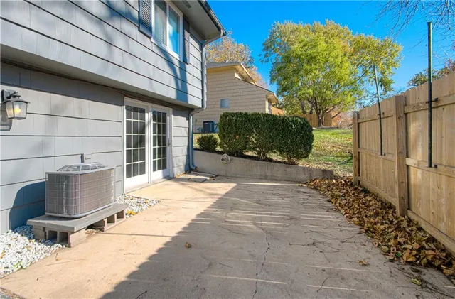 $250,000 | 8605 West 83rd Street, Overland Park, KS 66204