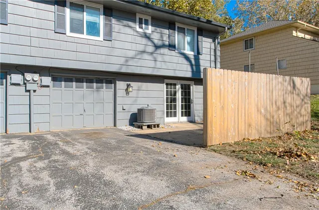 $250,000 | 8605 West 83rd Street, Overland Park, KS 66204