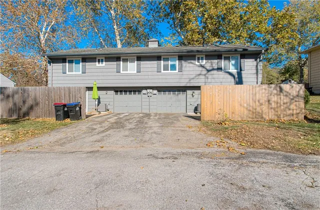 $250,000 | 8605 West 83rd Street, Overland Park, KS 66204