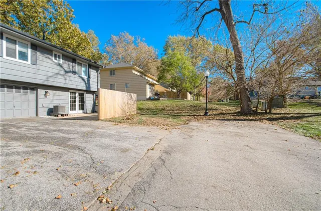 $250,000 | 8605 West 83rd Street, Overland Park, KS 66204