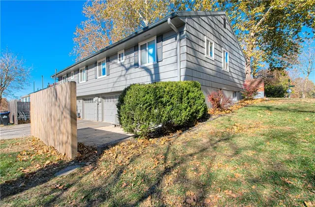 $250,000 | 8605 West 83rd Street, Overland Park, KS 66204