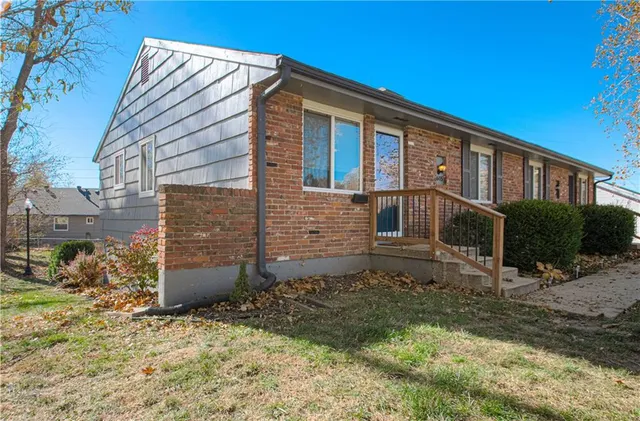 $250,000 | 8605 West 83rd Street, Overland Park, KS 66204