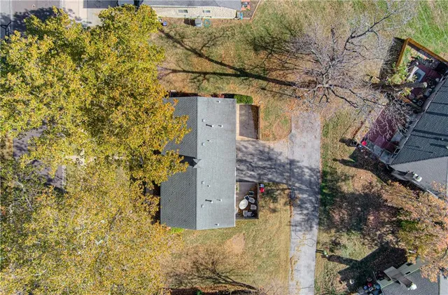 $250,000 | 8605 West 83rd Street, Overland Park, KS 66204