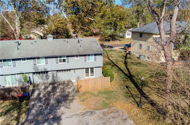 $250,000 | 8605 West 83rd Street, Overland Park, KS 66204