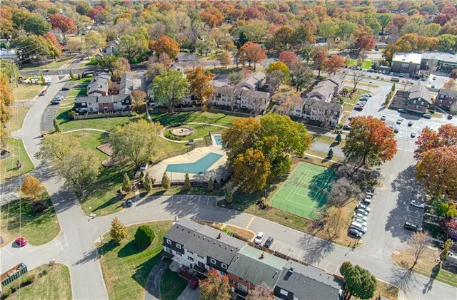 $250,000 | 8605 West 83rd Street, Overland Park, KS 66204